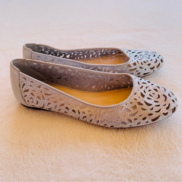 CLEARANCE Alex Marie Metallic Laser-Cut Rhinestone Leather Flats Retails
$69.99 - Picture 11 of 12
